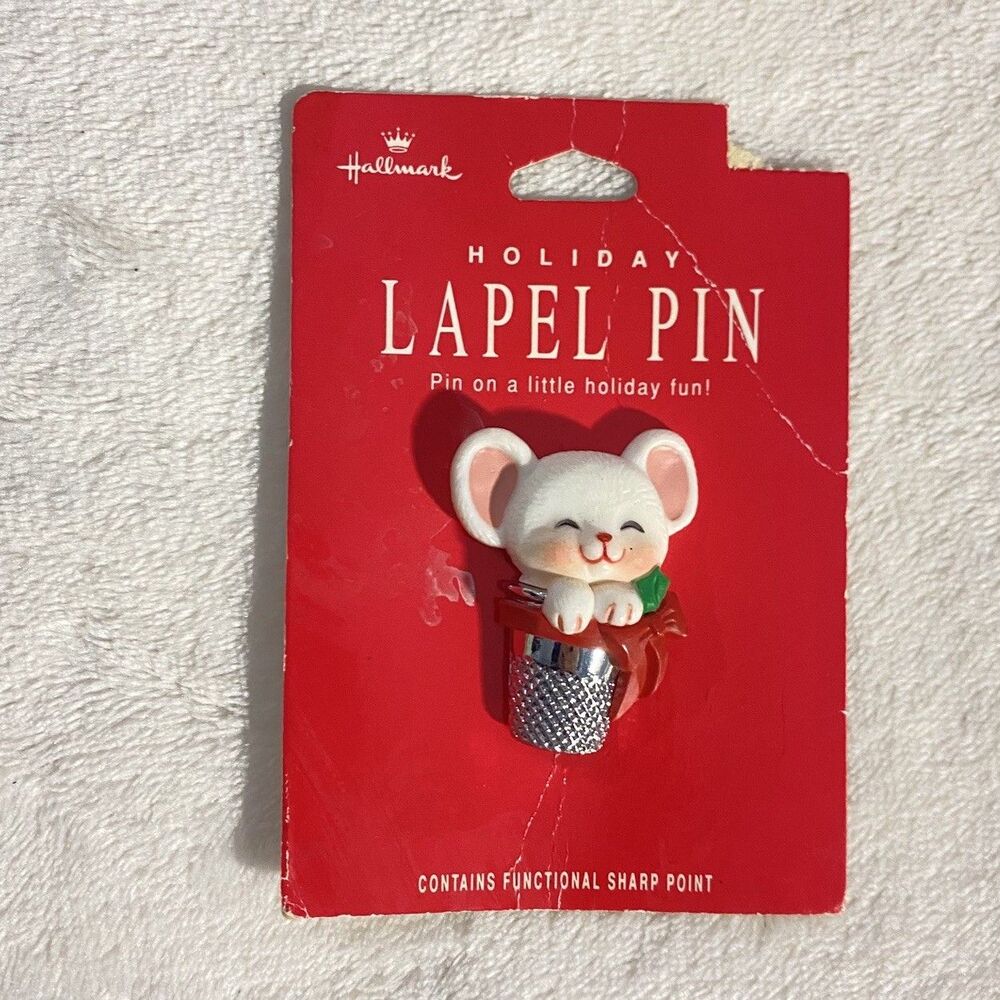 NWT VTG 1994 Hallmark Christmas Holiday Lapel Pin White Mouse in Thimble Brooch
